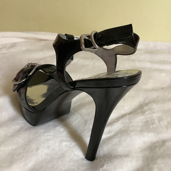 NWOT ~ GUESS Black Patent Heels - Picture 15 of 16
